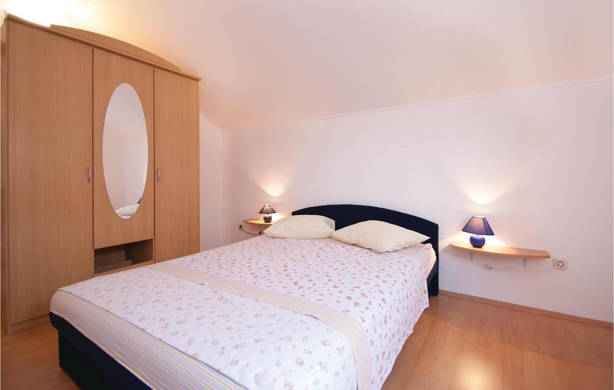 Lovely Apartment In Rovinj With Kitchen Экстерьер фото